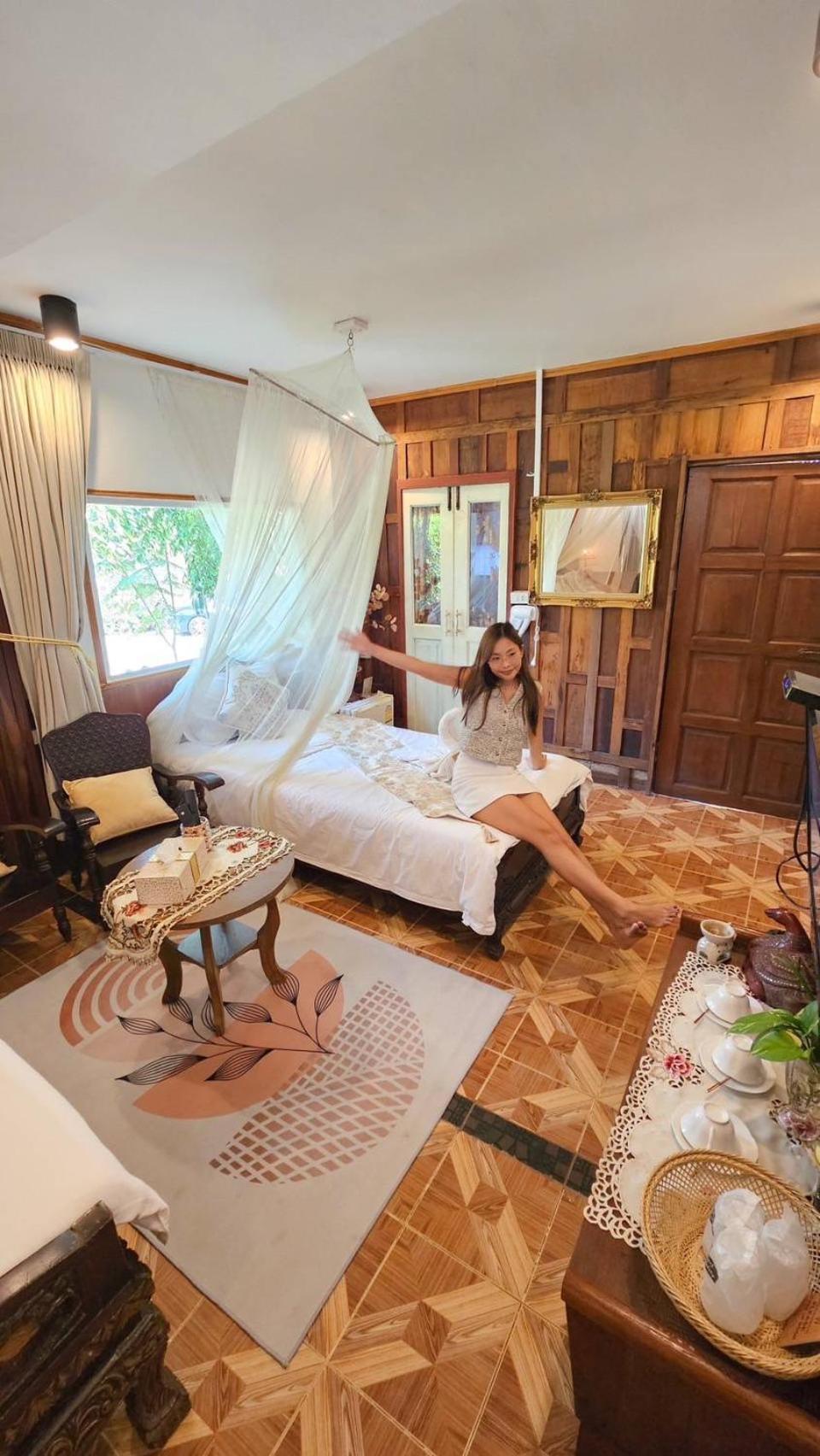 The Antique Riverside Resort Ban Pong  Экстерьер фото