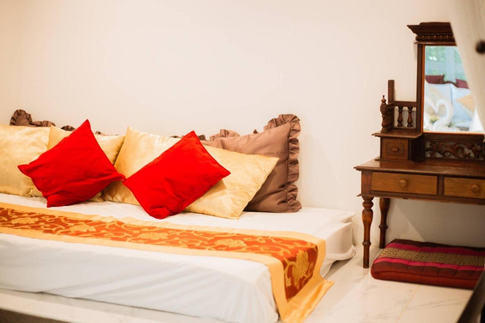 The Antique Riverside Resort Ban Pong  Экстерьер фото