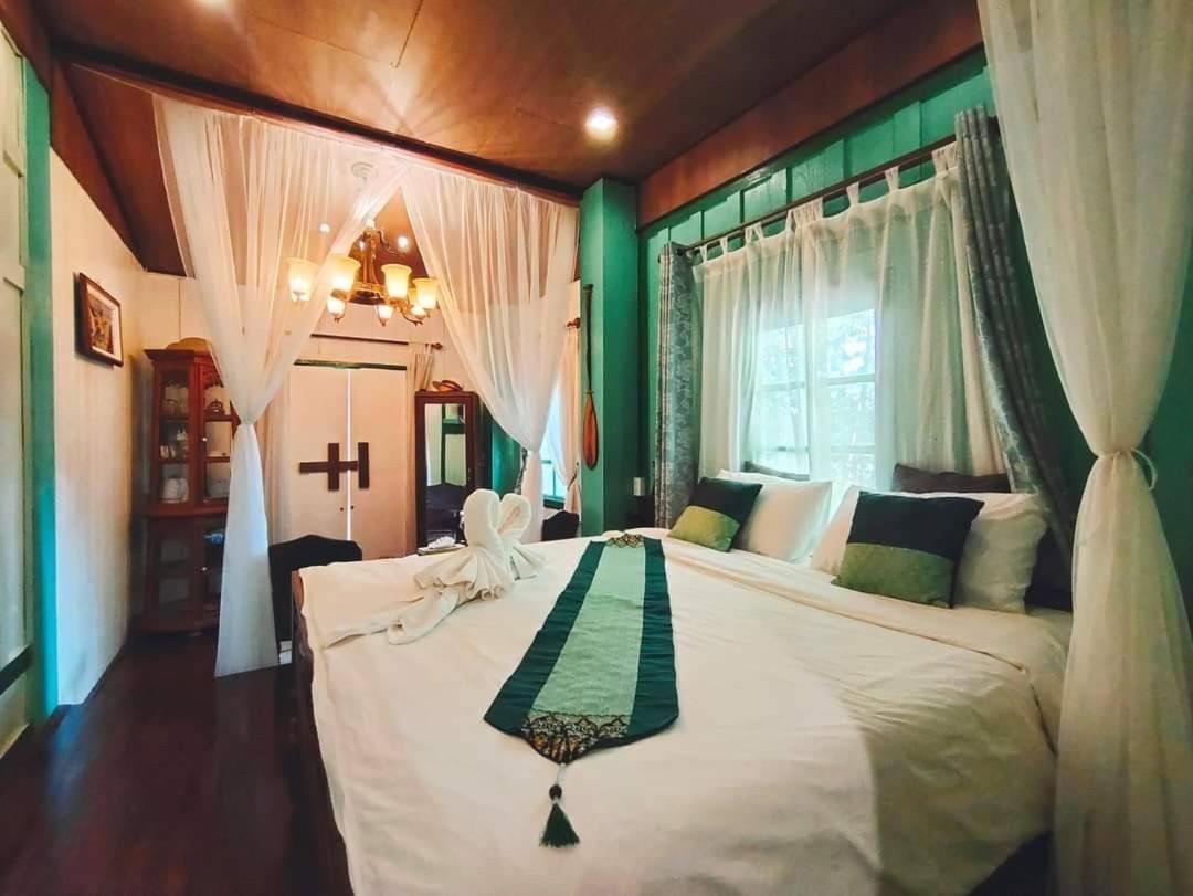 The Antique Riverside Resort Ban Pong  Экстерьер фото