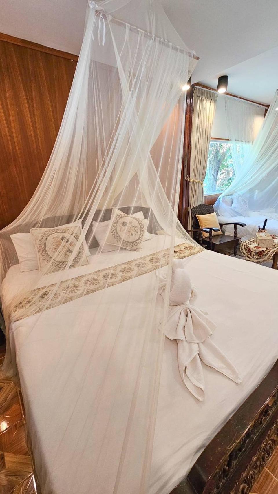 The Antique Riverside Resort Ban Pong  Экстерьер фото