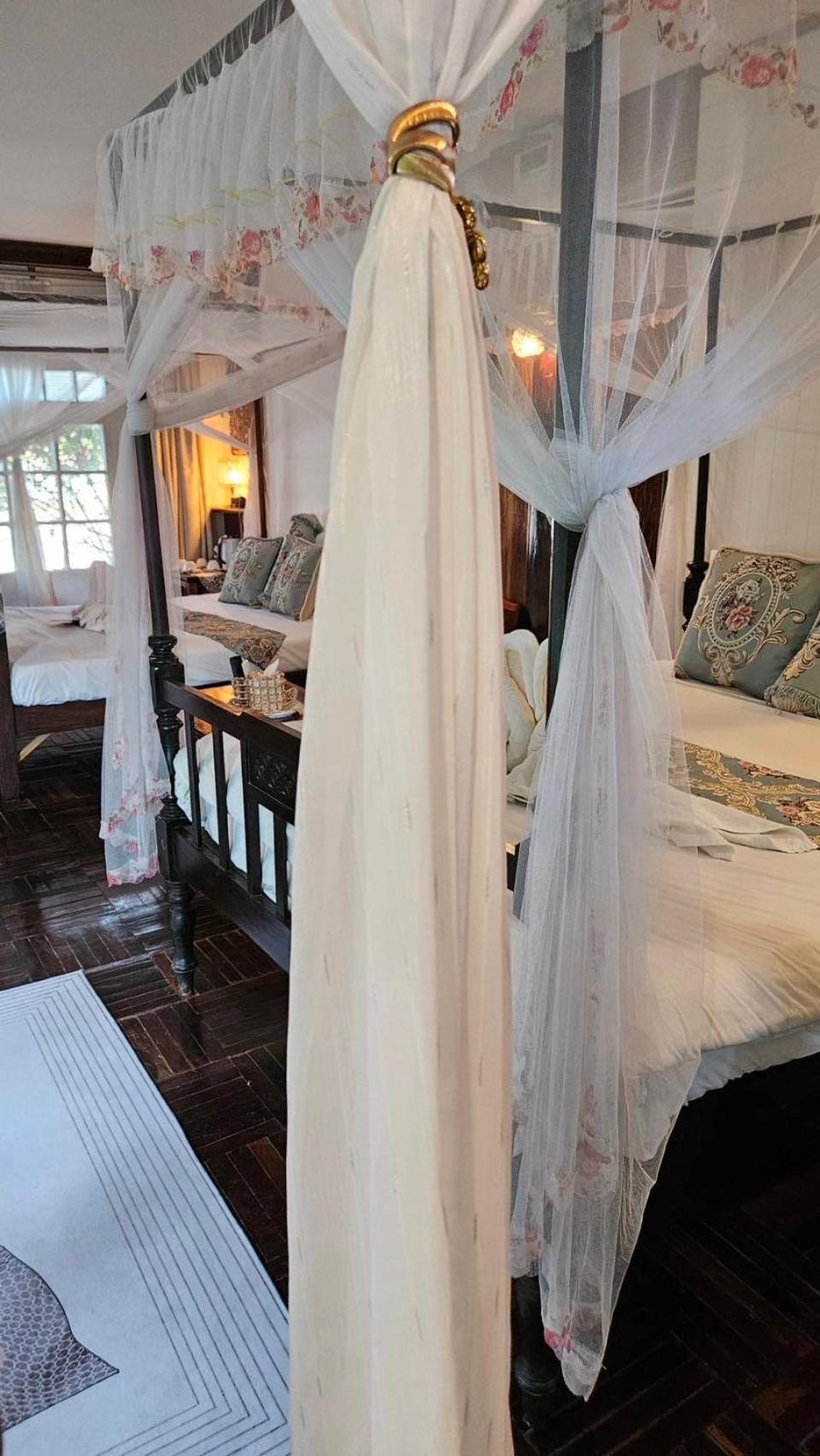 The Antique Riverside Resort Ban Pong  Экстерьер фото