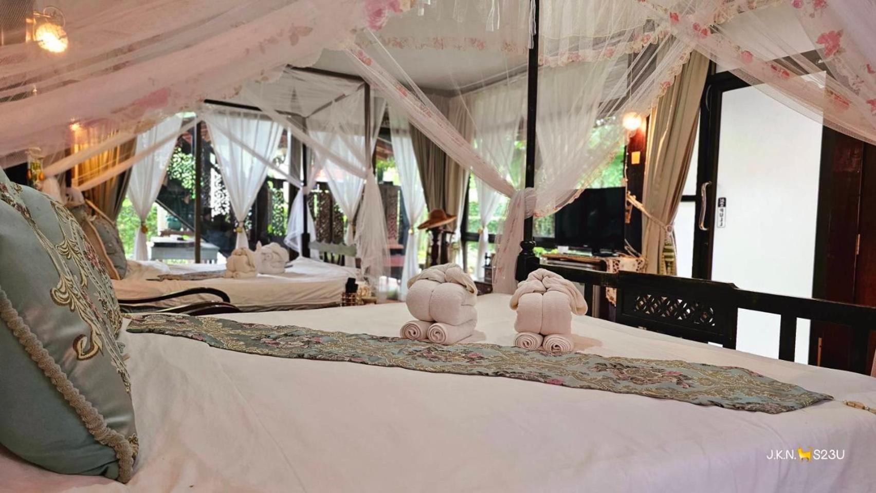 The Antique Riverside Resort Ban Pong  Экстерьер фото