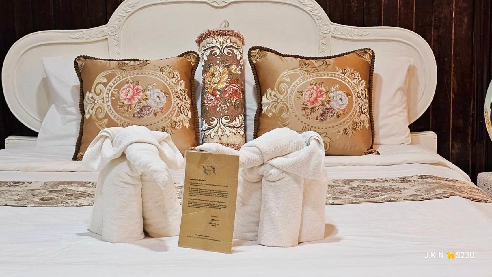 The Antique Riverside Resort Ban Pong  Экстерьер фото