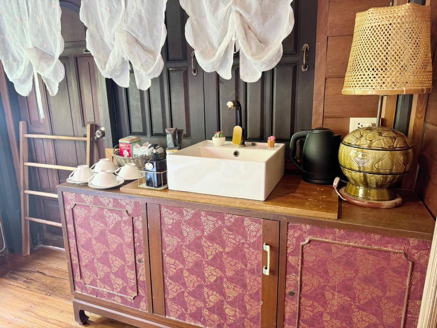 The Antique Riverside Resort Ban Pong  Экстерьер фото