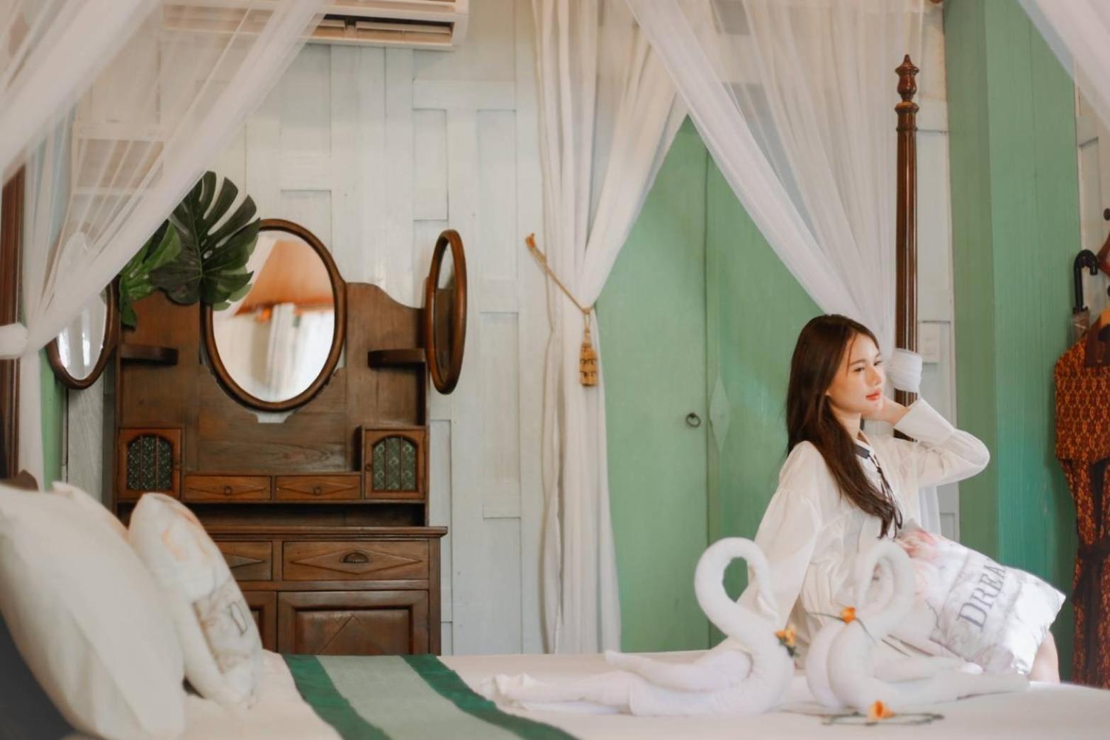 The Antique Riverside Resort Ban Pong  Экстерьер фото
