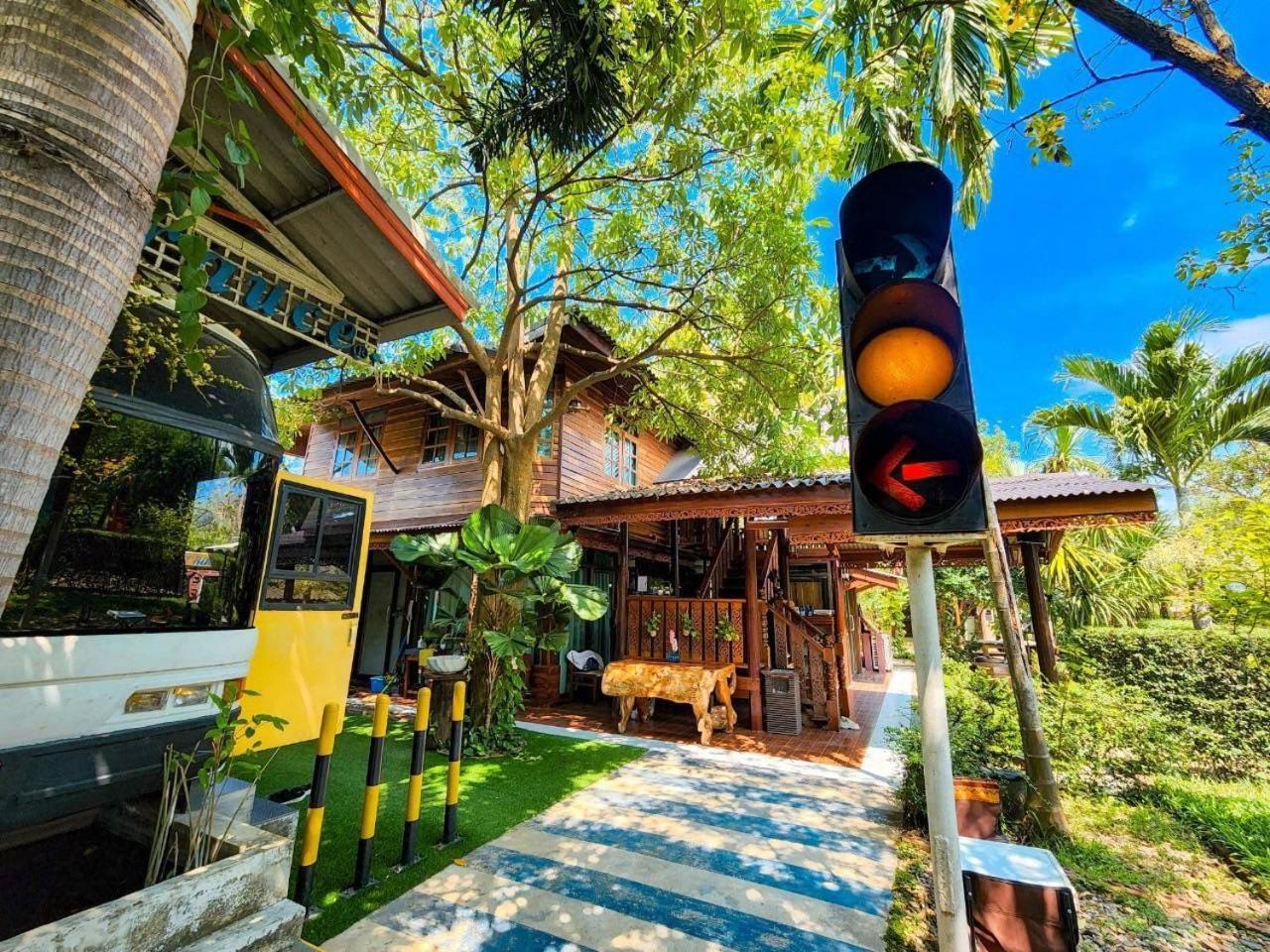 The Antique Riverside Resort Ban Pong  Экстерьер фото